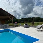 Koniec Swiata Z Basenem *