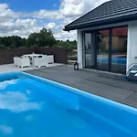 Koniec Swiata Z Basenem 度假居 Mikołajki