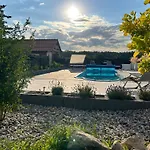 度假居 Koniec Swiata Z Basenem