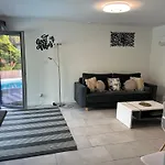 度假居 Koniec Swiata Z Basenem