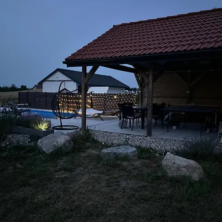 Koniec Swiata Z Basenem סטארה סאדי